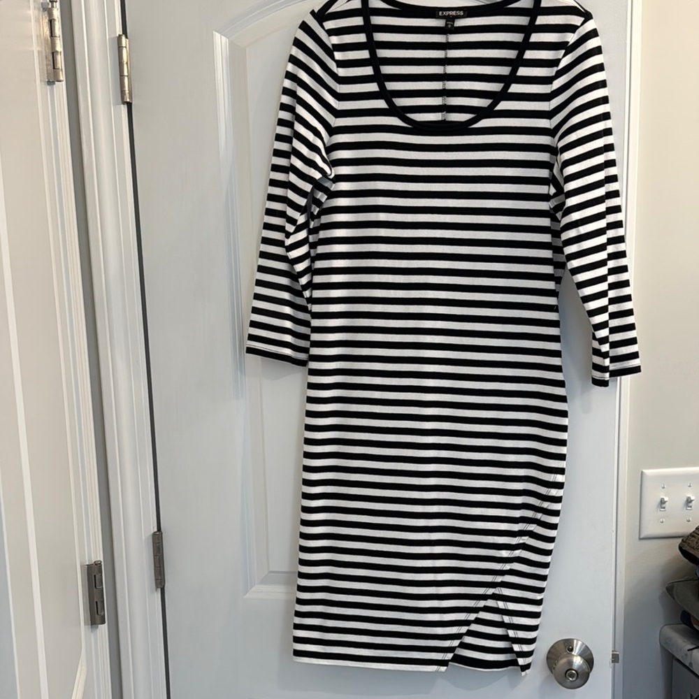 Express Black and White Sleeve Sheath Dress size M